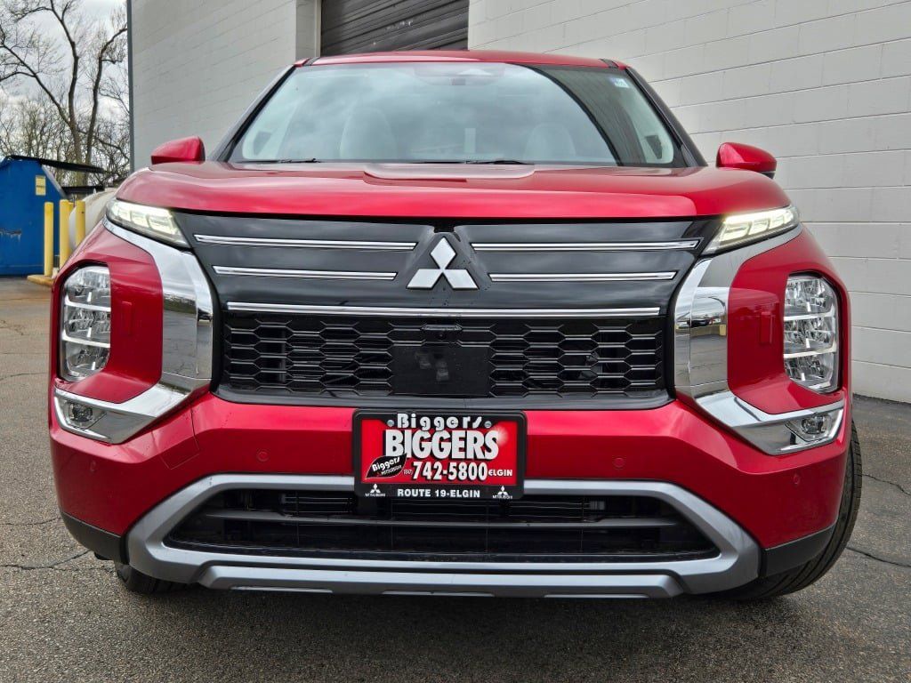 2025 Mitsubishi Outlander SE photo 3