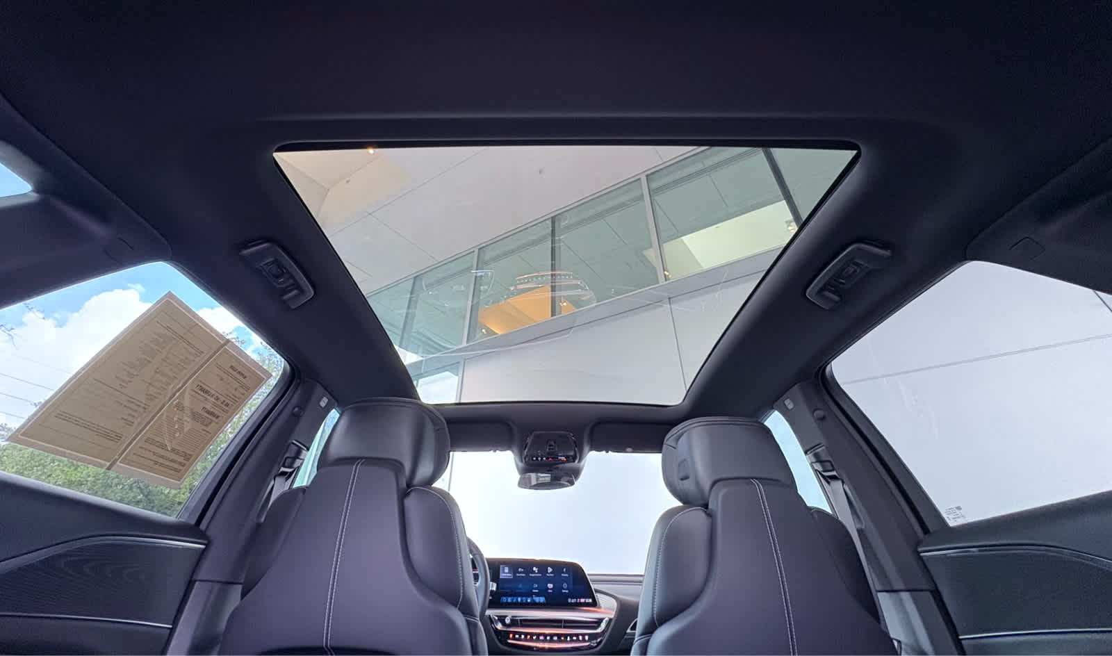 2025 Cadillac Lyriq Luxury photo 16