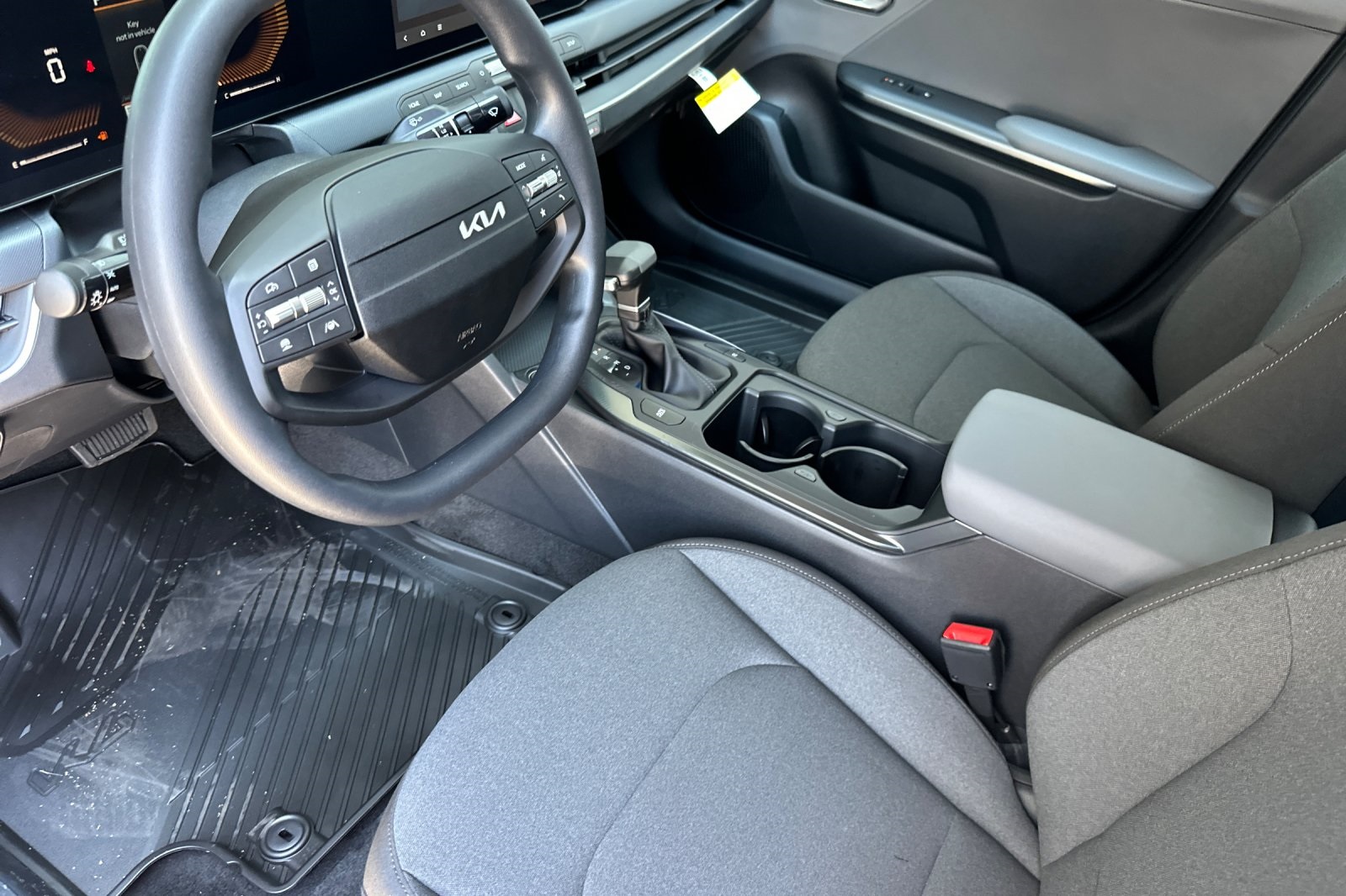 2025 Kia K4 LXS photo 6
