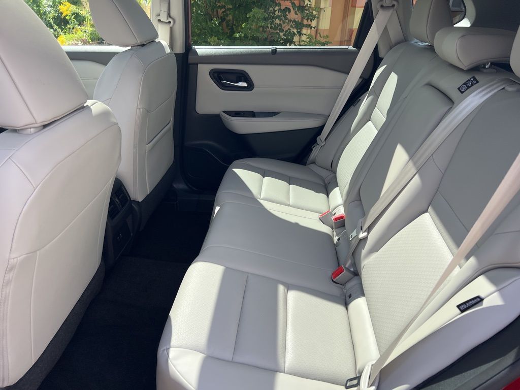 2023 Nissan Rogue SV photo 9
