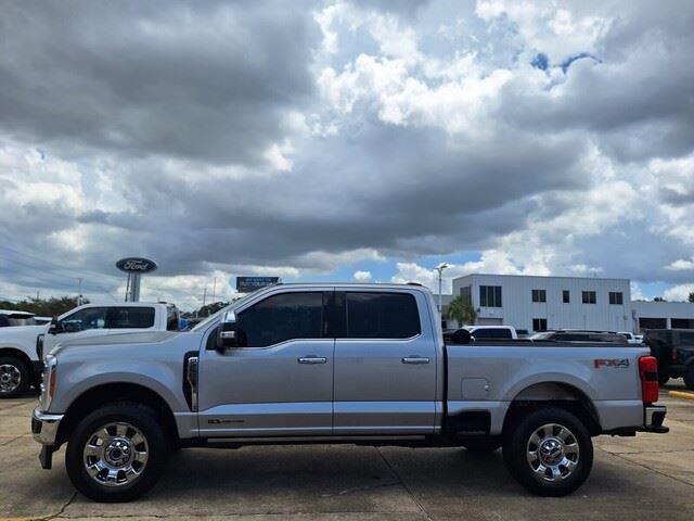 2023 Ford F-250 Lariat photo 2