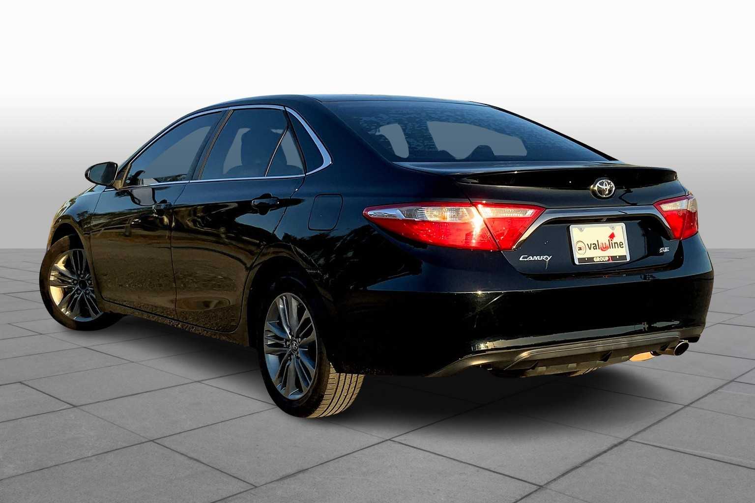 2015 Toyota Camry SE photo 11