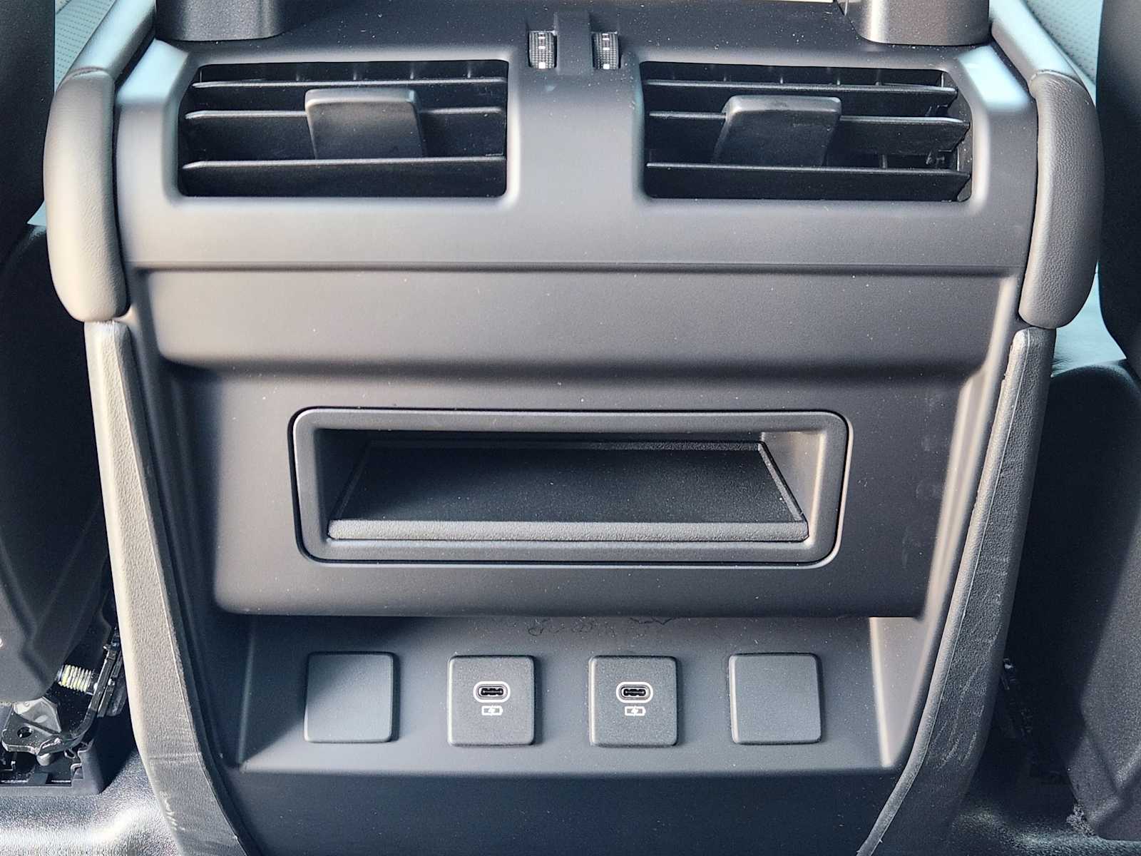 2025 Land Rover Defender 110 X-Dynamic SE photo 25
