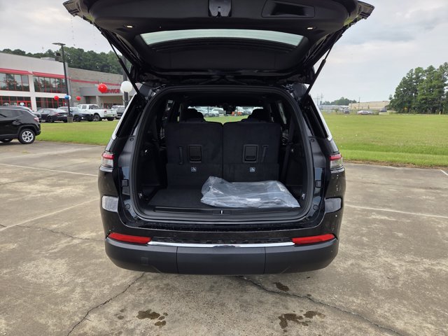2025 Jeep Grand Cherokee Laredo photo 4