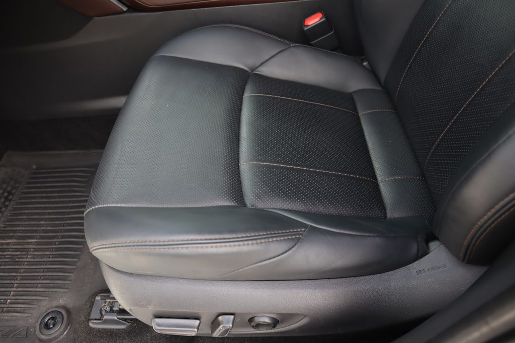 2021 Toyota Venza Limited photo 16