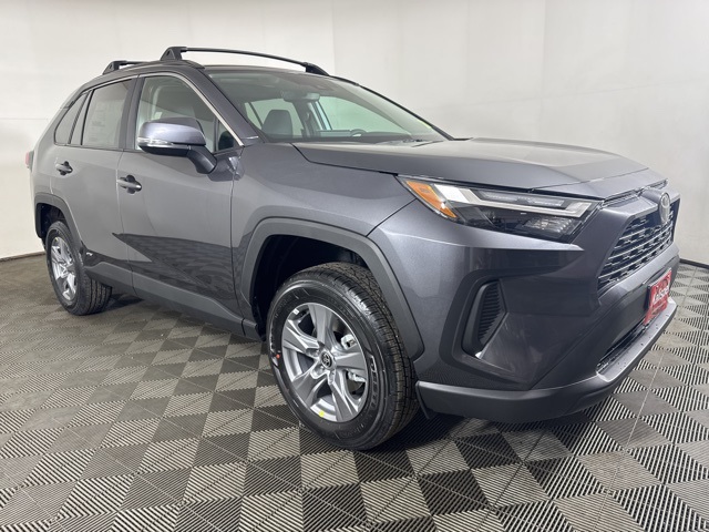 2025 Toyota RAV4 XLE's photo