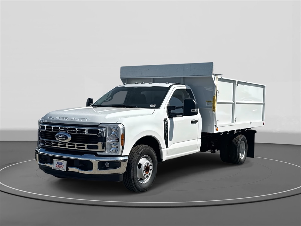 2025 Ford F-350 Super Duty Chassis Cab XL's photo