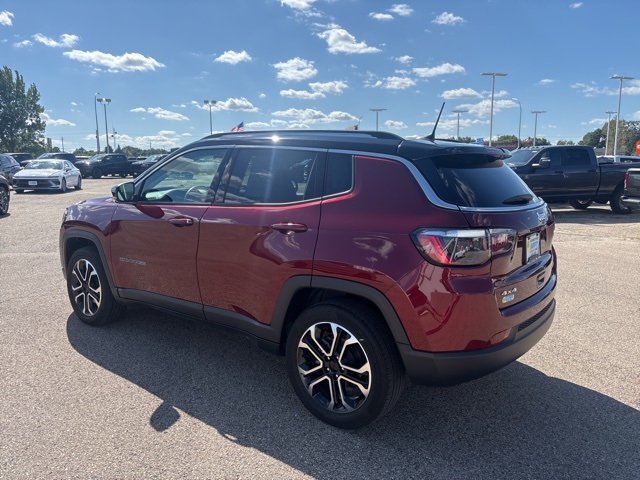 Used 2022 Jeep Compass Limited with VIN 3C4NJDCB1NT185595 for sale in Rochester, Minnesota