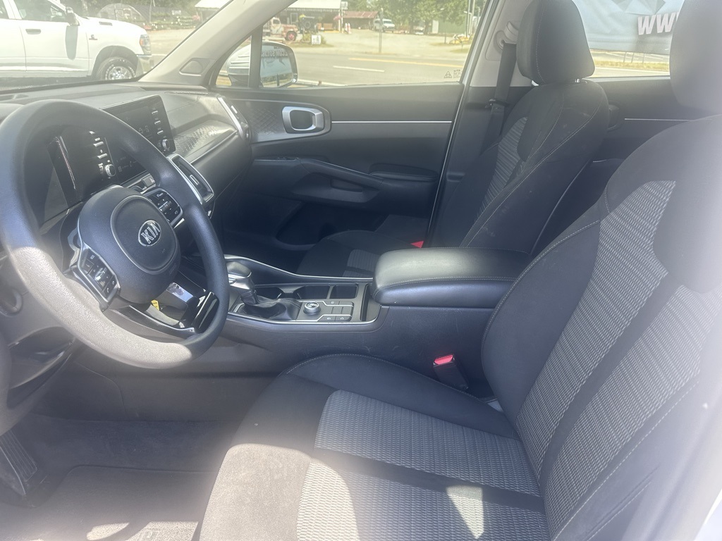 2021 Kia Sorento LX photo 2