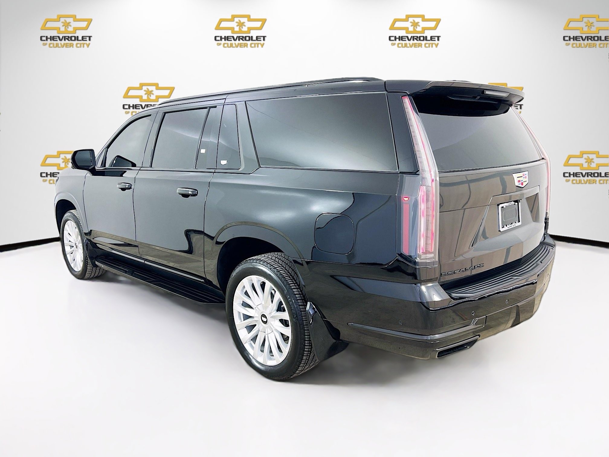 2025 Cadillac Escalade ESV Luxury photo 4