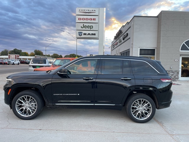 2025 Jeep Grand Cherokee Summit's photo