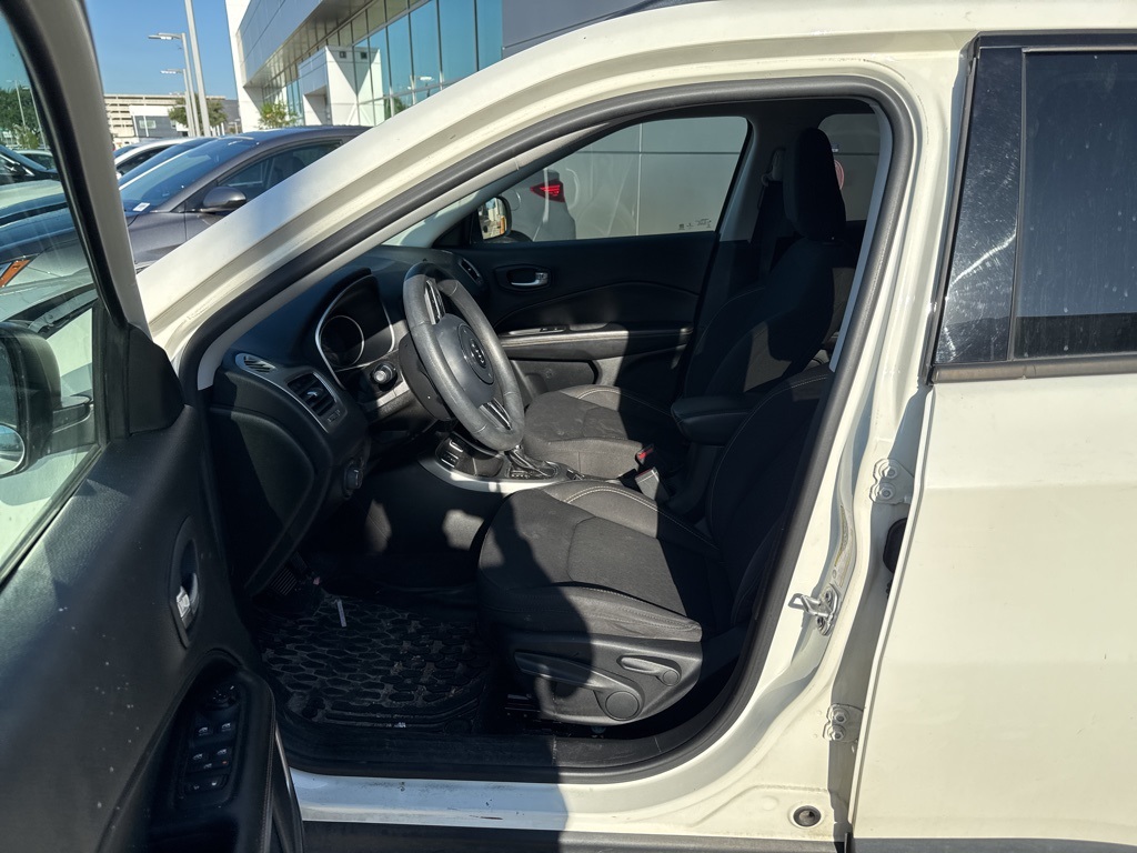2018 Jeep Compass Sport photo 2