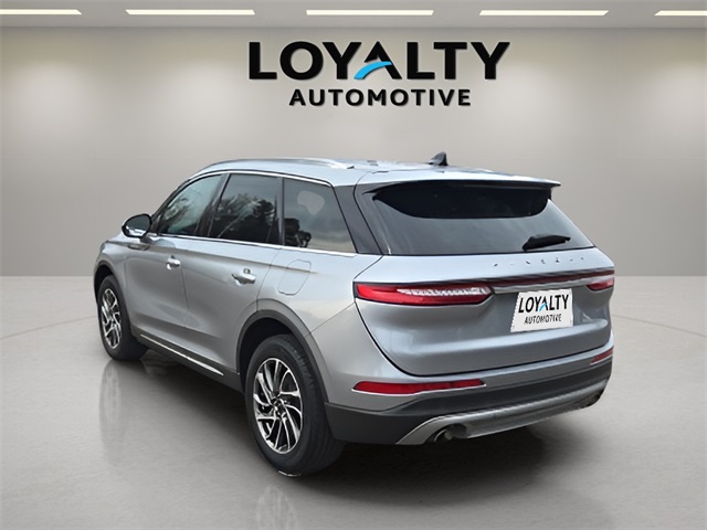 2021 Lincoln Corsair Standard photo 2