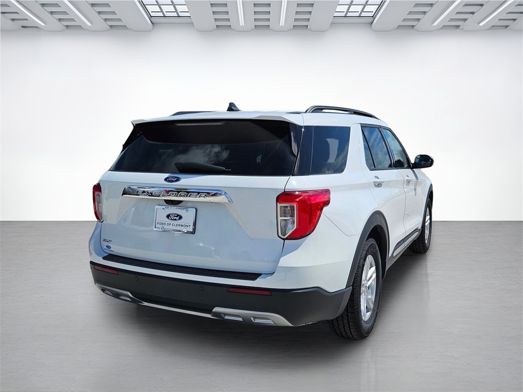 2023 Ford Explorer XLT photo 2