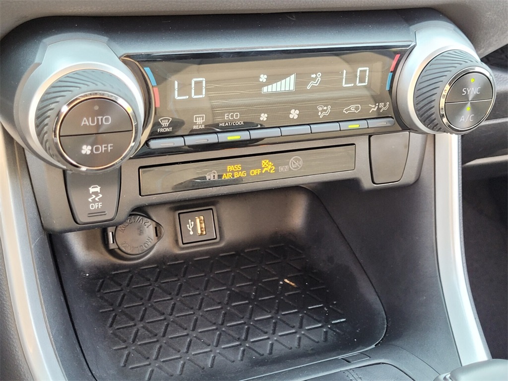 2024 Toyota RAV4 Hybrid SE photo 15