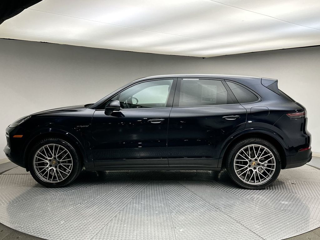 2023 Porsche Cayenne E-Hybrid Base photo 2