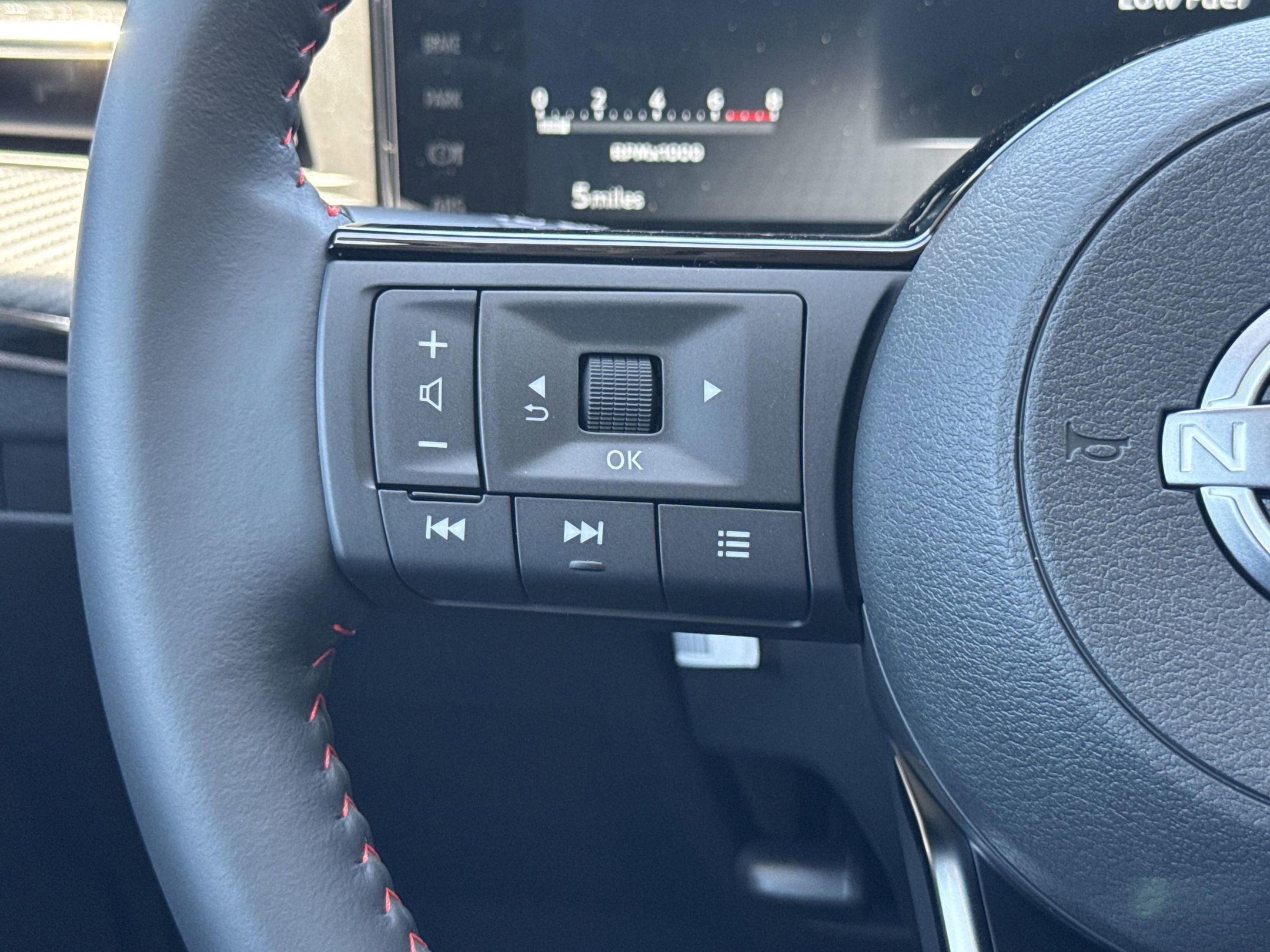 2025 Nissan Kicks SR photo 15