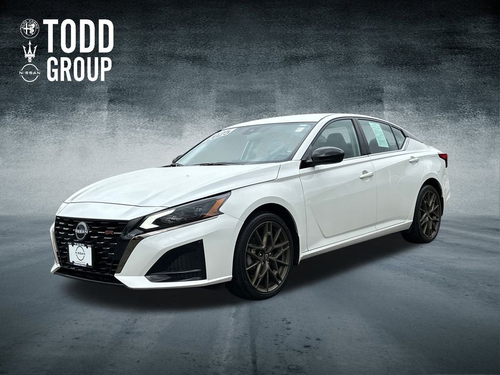 2025 Nissan Altima SR's photo