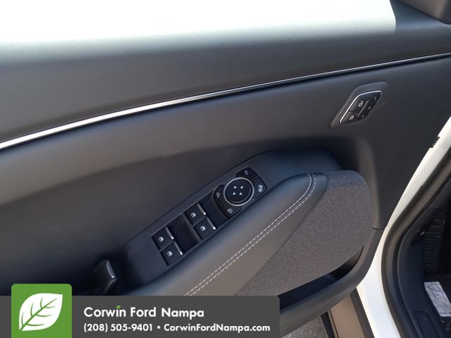 New 2025 Star White Metallic Tri-Coat Ford Premium image 13