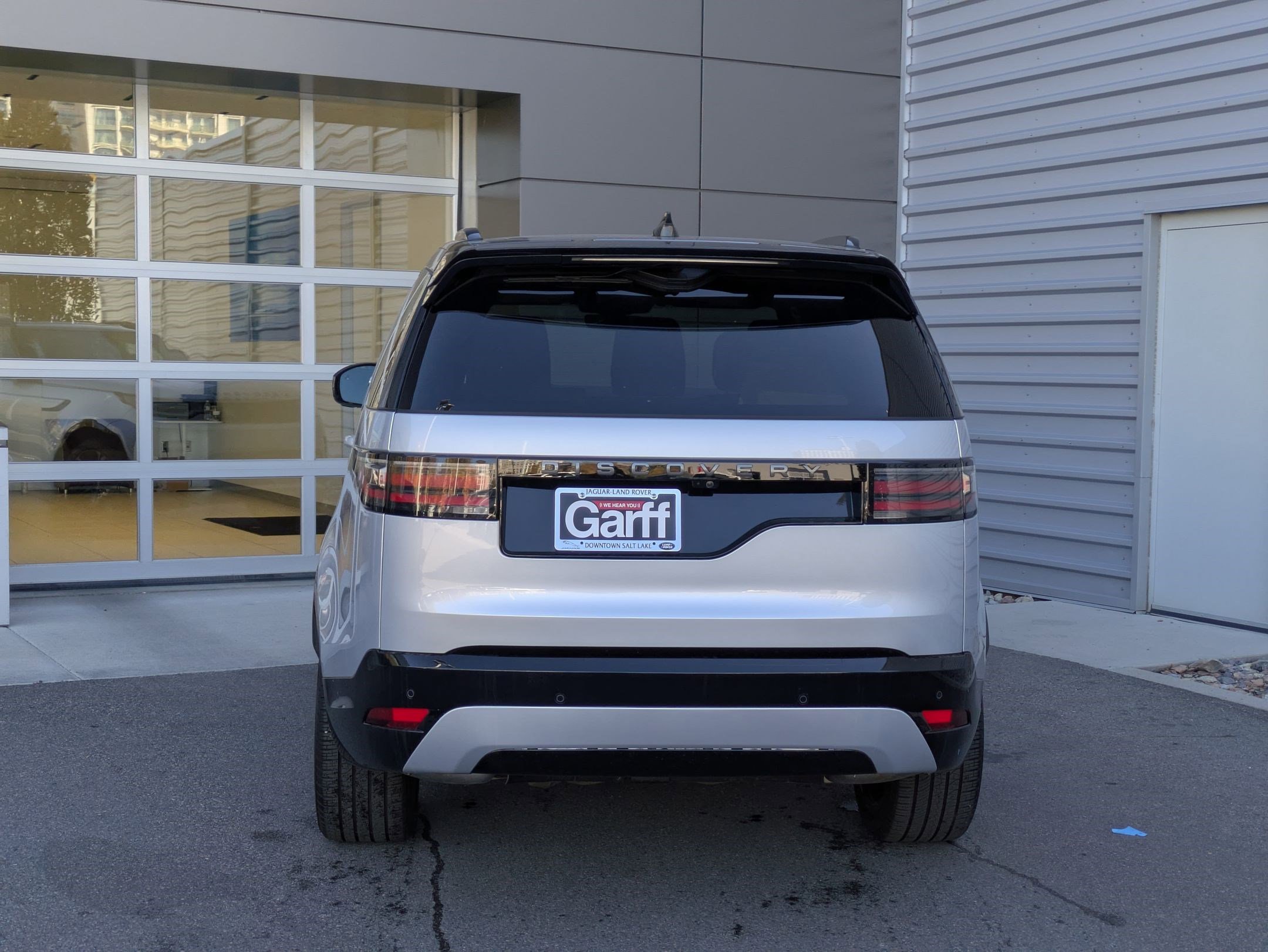 2024 Land Rover Discovery SE photo 3