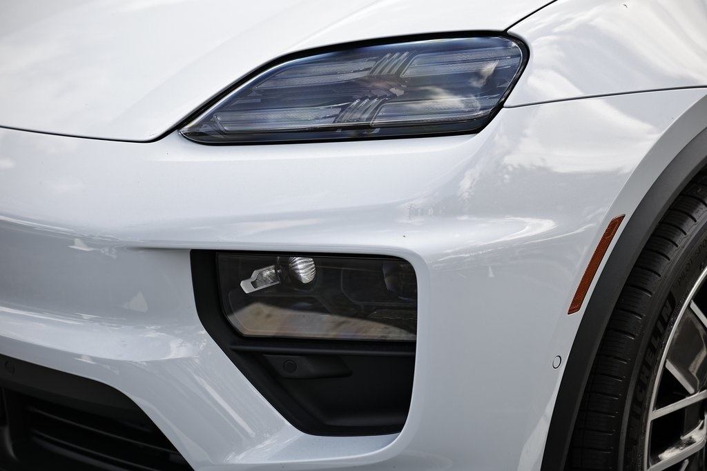 2025 Porsche Macan Electric photo 9