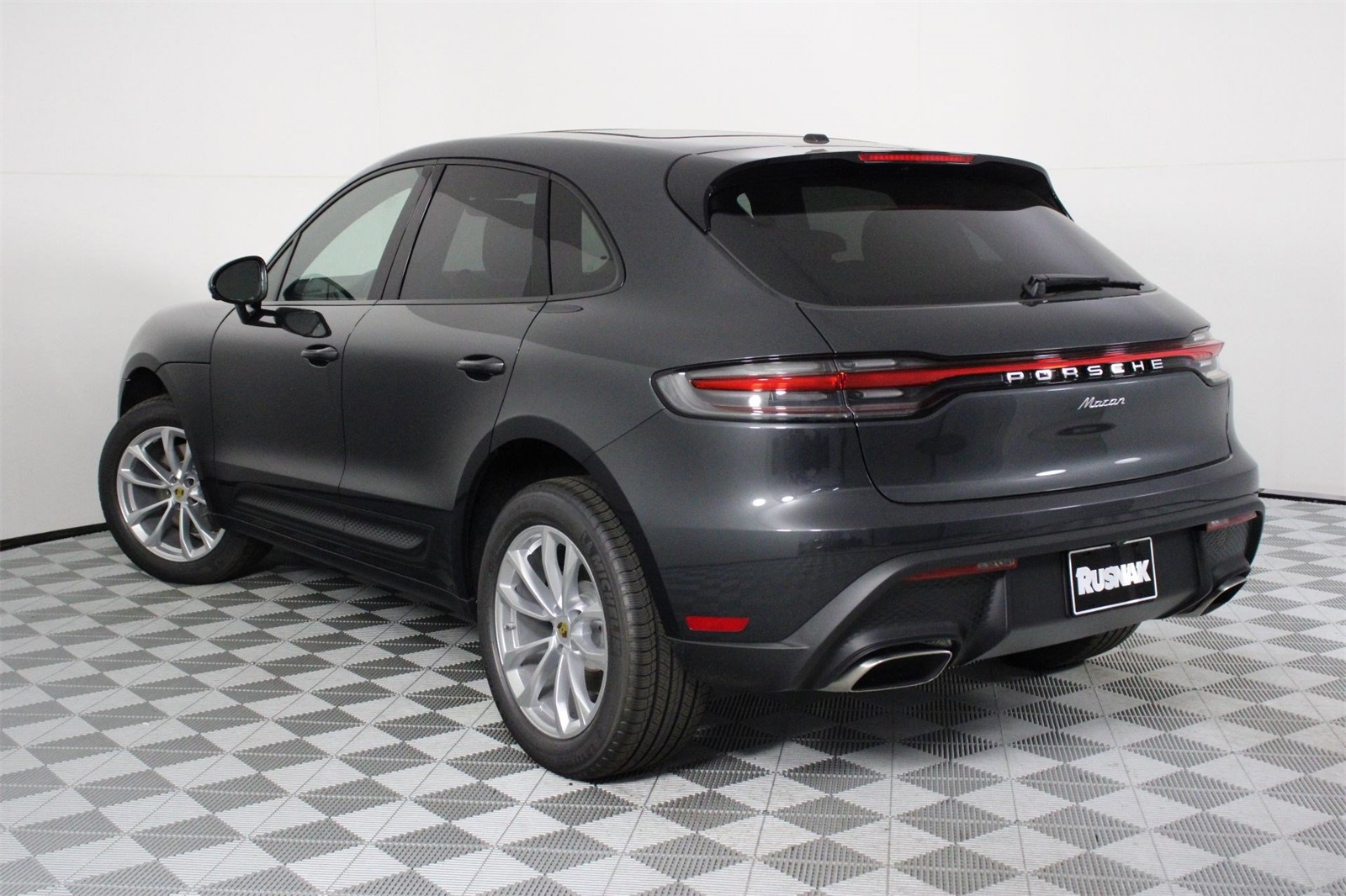 2026 Porsche Macan T photo 3