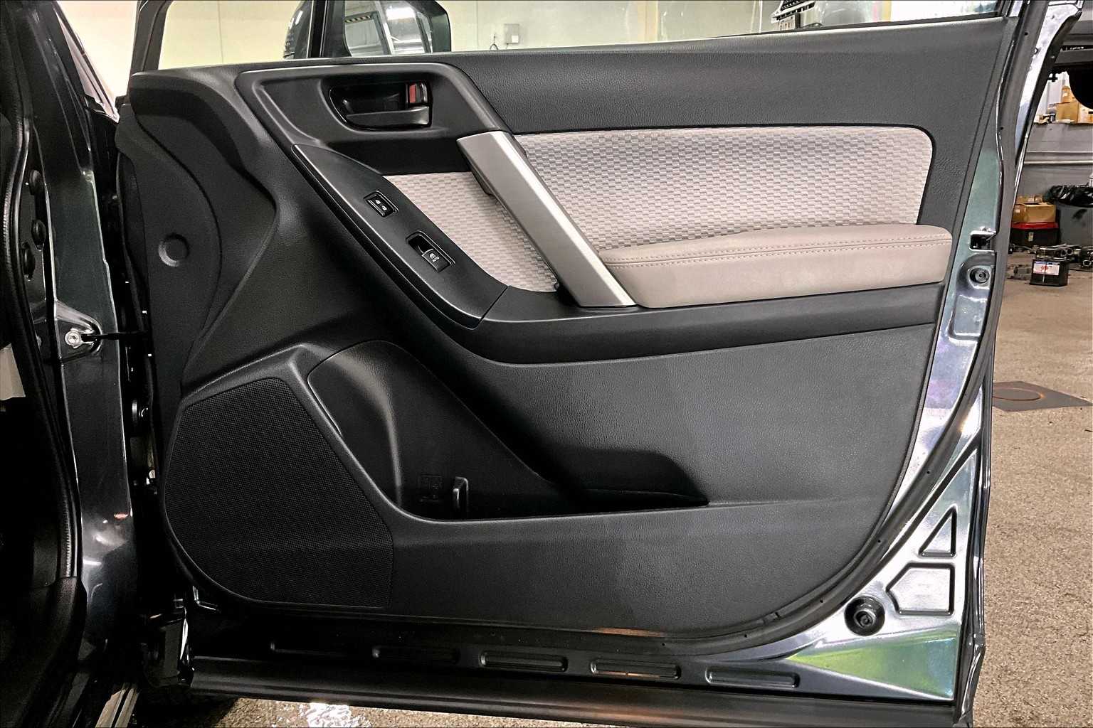2018 Subaru Forester Premium photo 21