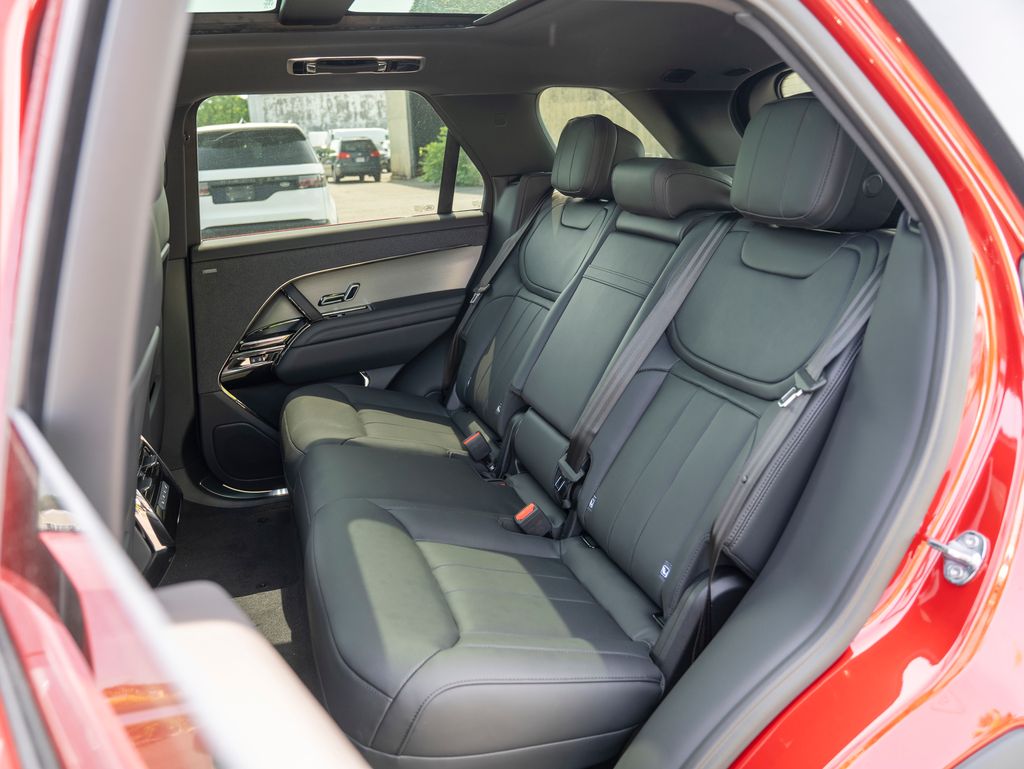 2025 Land Rover Range Rover Sport SE photo 21