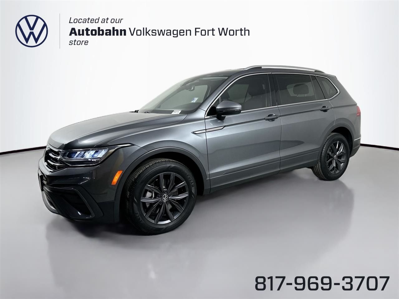 2023 Volkswagen Tiguan SE's photo