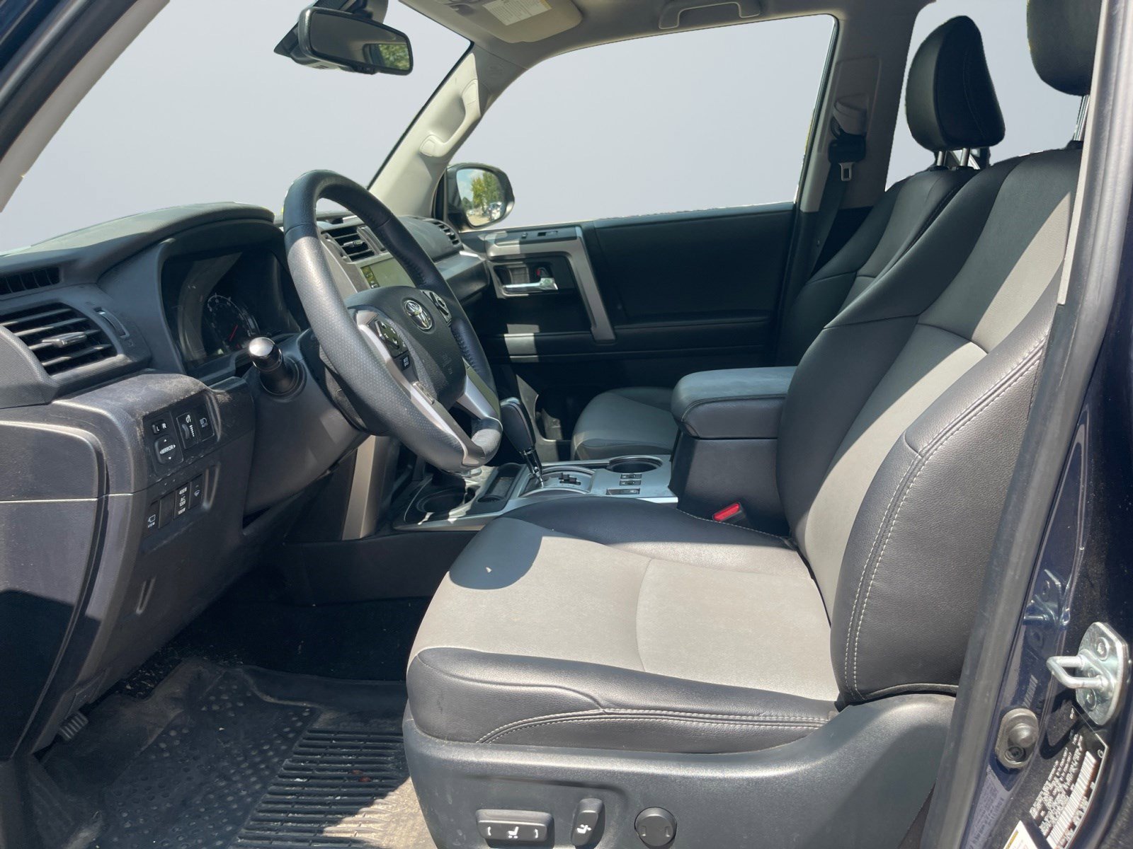 2022 Toyota 4Runner SR5 Premium photo 9