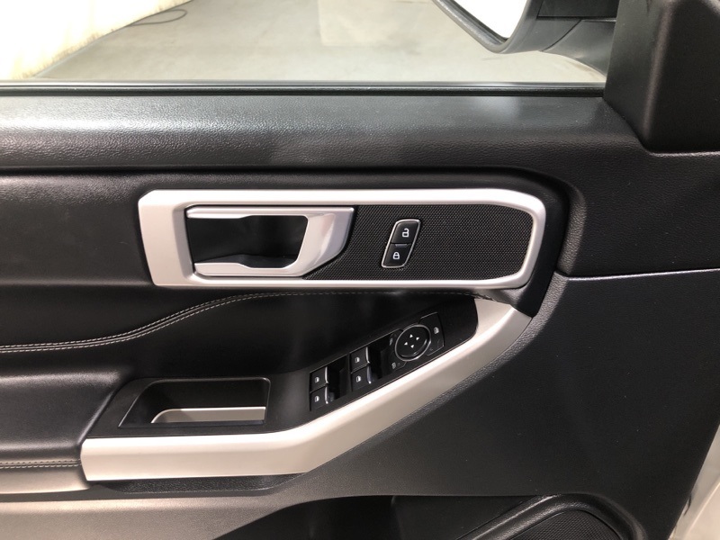 2021 Ford Explorer XLT Sport photo 19