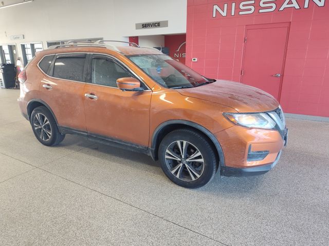 2020 Nissan Rogue SV's photo