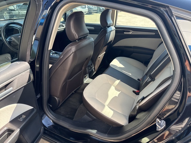2019 Ford Fusion SE photo 23
