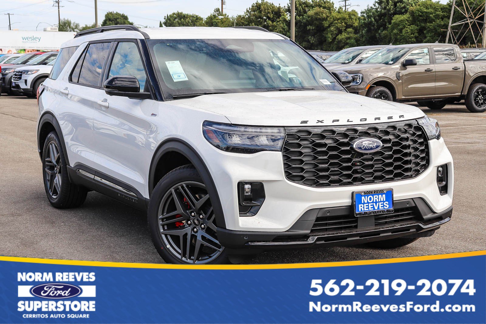 2025 Ford Explorer ST-LINE's photo