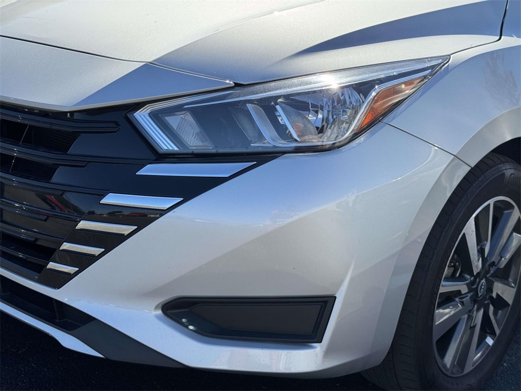 2023 Nissan Versa 1.6 S photo 8