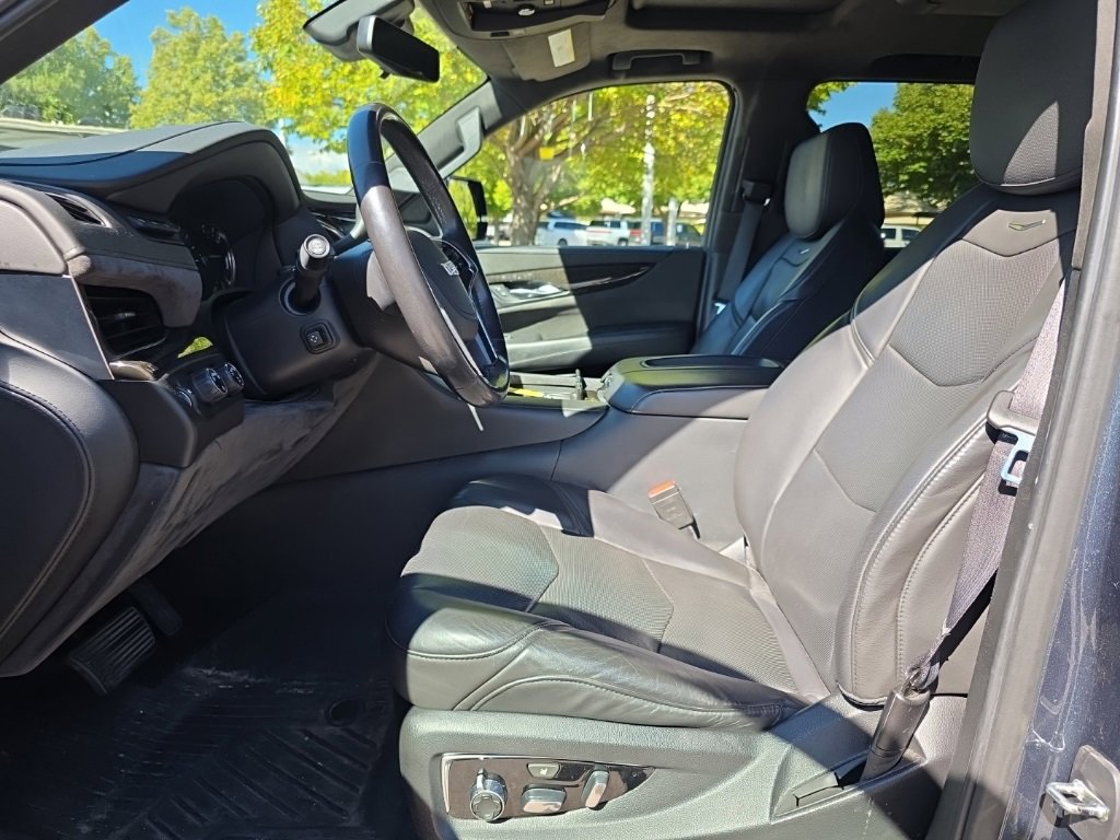 2019 Cadillac Escalade Platinum photo 11
