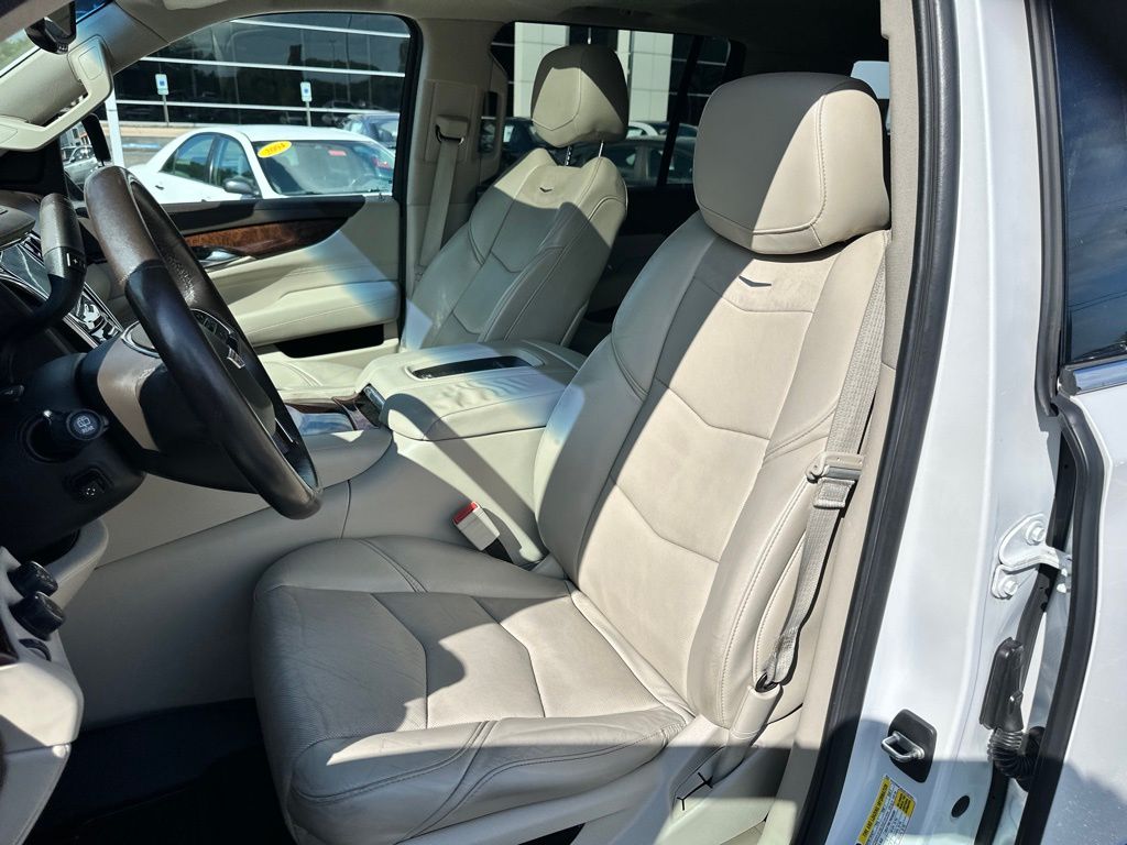 2016 Cadillac Escalade ESV Luxury photo 18