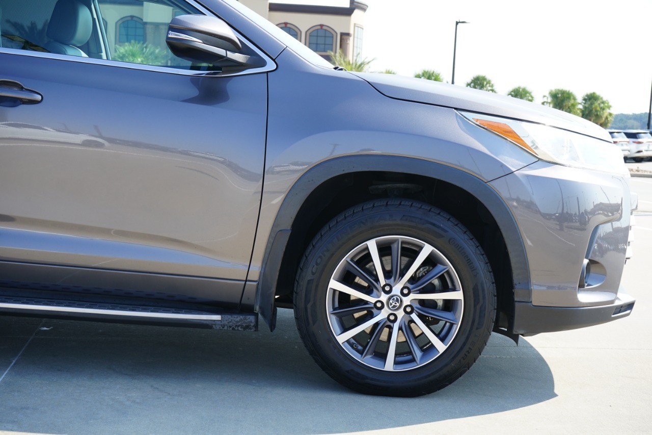 2017 Toyota Highlander SE XLE photo 8