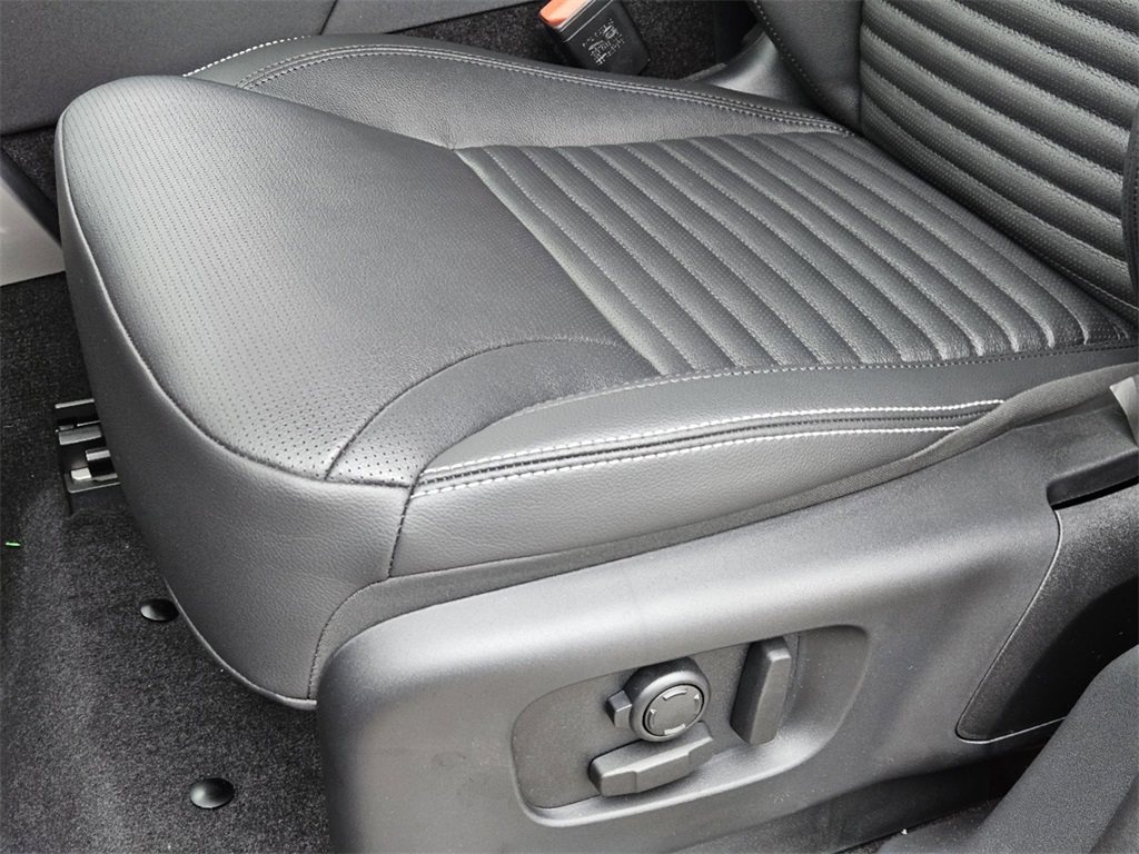 2025 Land Rover Discovery SE photo 21
