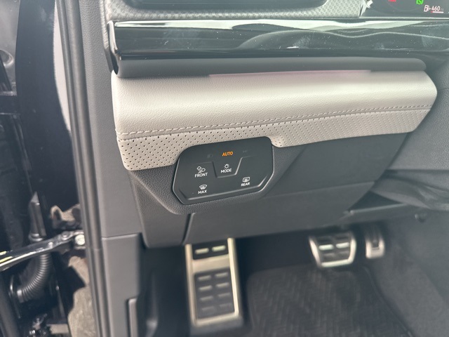 2025 Volkswagen Atlas Peak Edition SE photo 24
