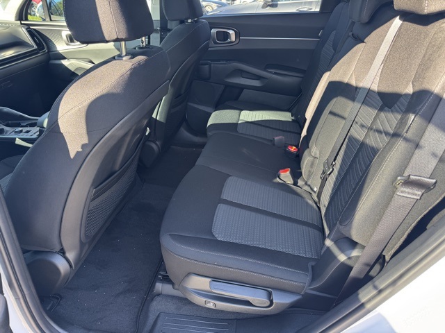 2025 Kia Sorento LX photo 14