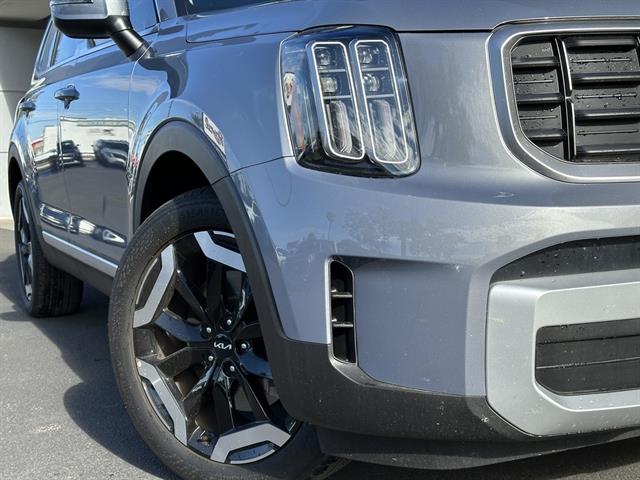 2025 Kia Telluride S photo 3