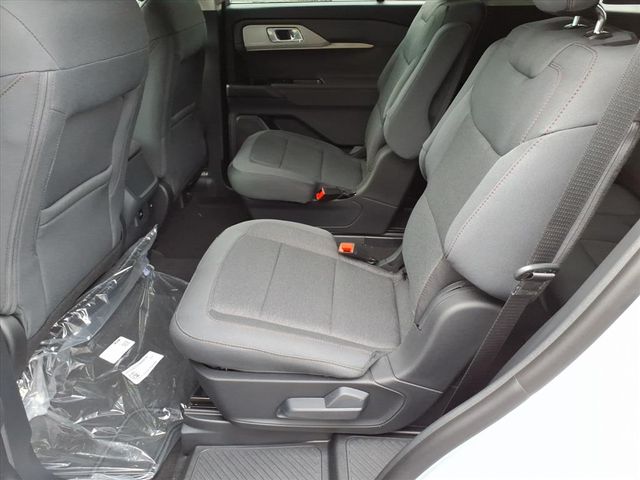 2025 Ford Explorer photo 12