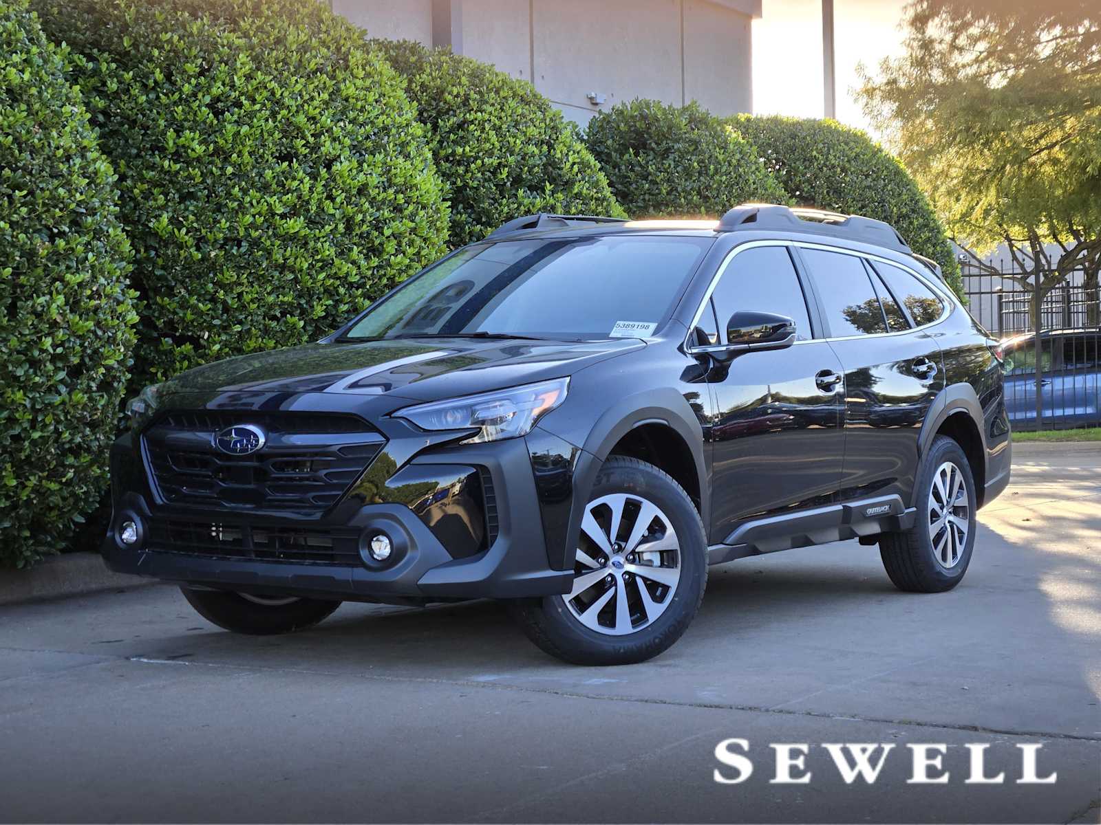 2025 Subaru Outback Premium's photo