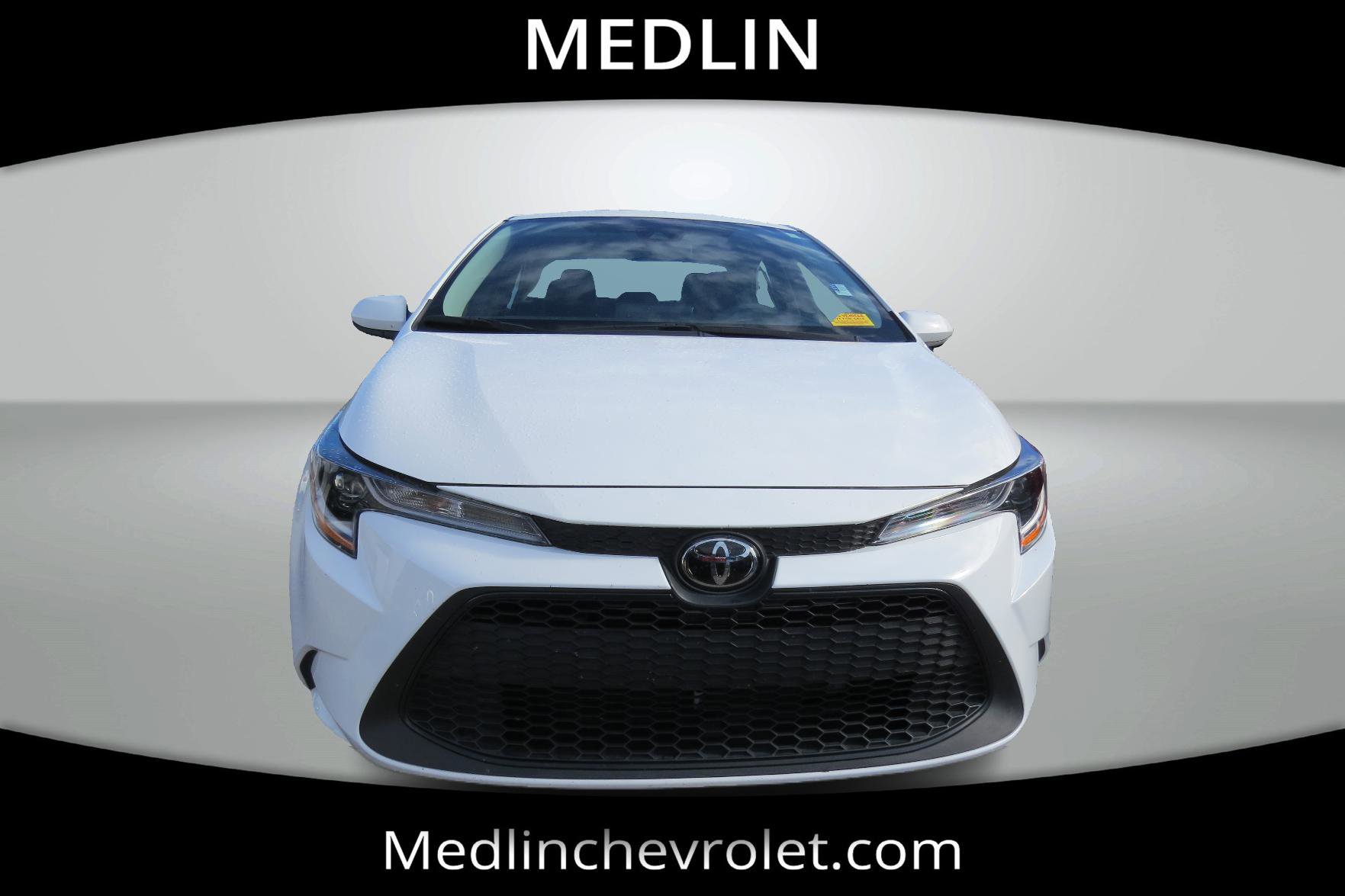 2022 Toyota Corolla LE photo 2
