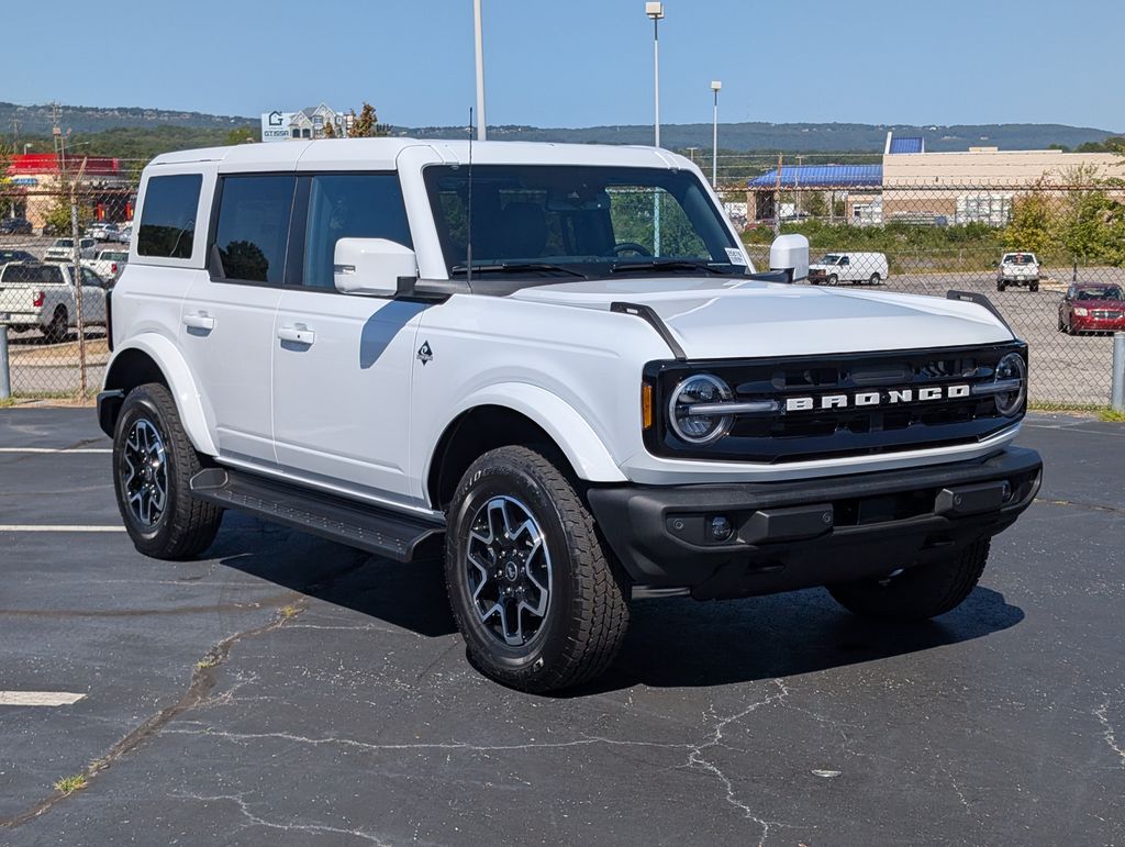 2025 Ford Bronco Outer Banks photo 2