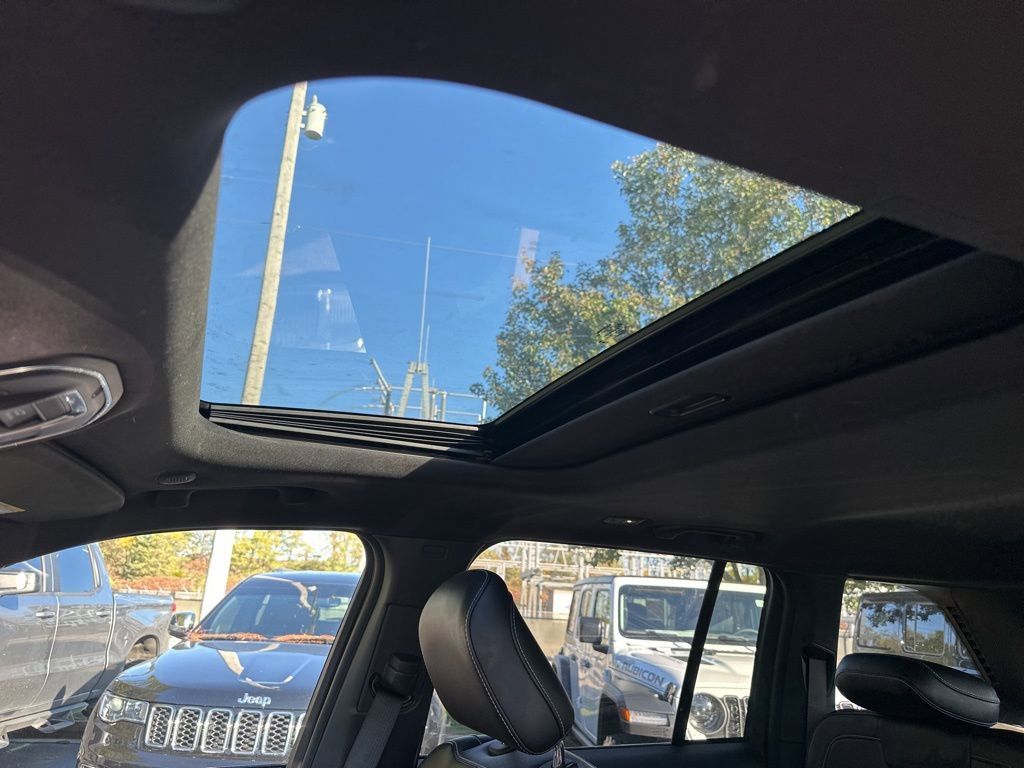 2023 Jeep Grand Cherokee Altitude photo 2