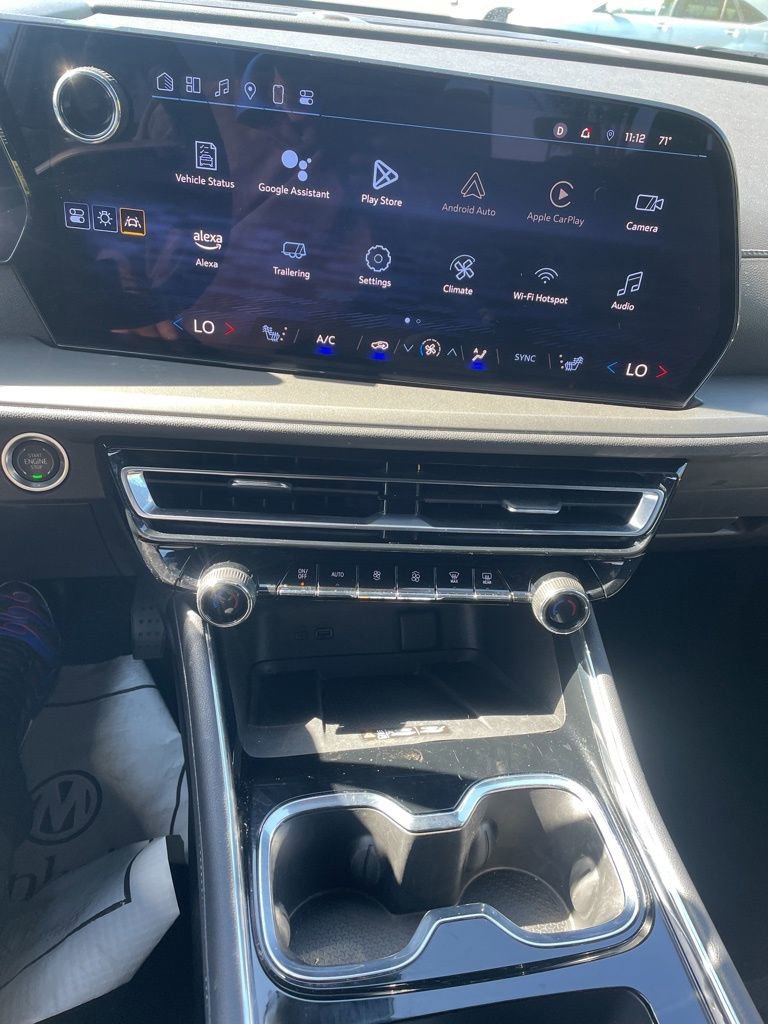 2025 Chevrolet Traverse photo 7
