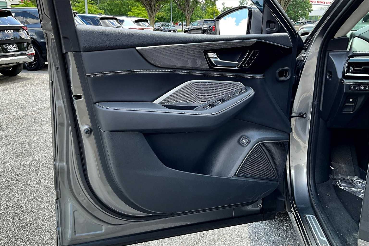 2023 Acura MDX SH-AWD Advance photo 31