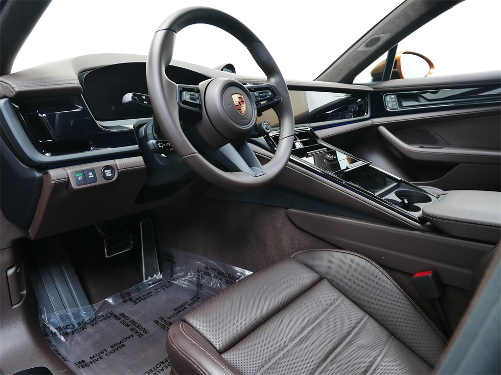 2025 Porsche Panamera GTS photo 4